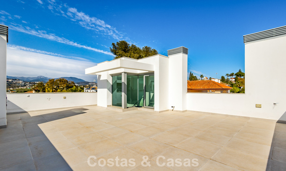 Luxueuze, halfvrijstaande villa te koop dicht bij voorzieningen in Guadalmina golf en San Pedro centrum, Marbella 797170