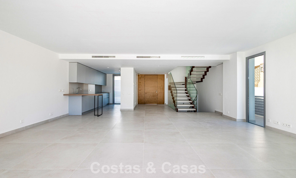 Luxueuze, halfvrijstaande villa te koop dicht bij voorzieningen in Guadalmina golf en San Pedro centrum, Marbella 797174