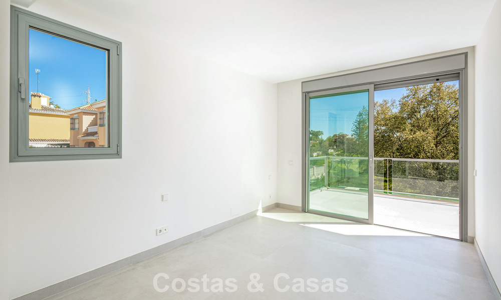 Luxueuze, halfvrijstaande villa te koop dicht bij voorzieningen in Guadalmina golf en San Pedro centrum, Marbella 797180