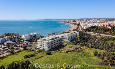 Lancering! Avant-gardische luxe appartementen te koop met zeezicht op een steenworp van het strand en de boulevard in Estepona 797196