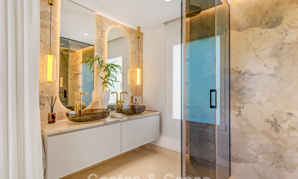 Elegant gerenoveerd appartement te koop op loopafstand van het strand op de New Golden Mile tussen Marbella en Estepona 797208