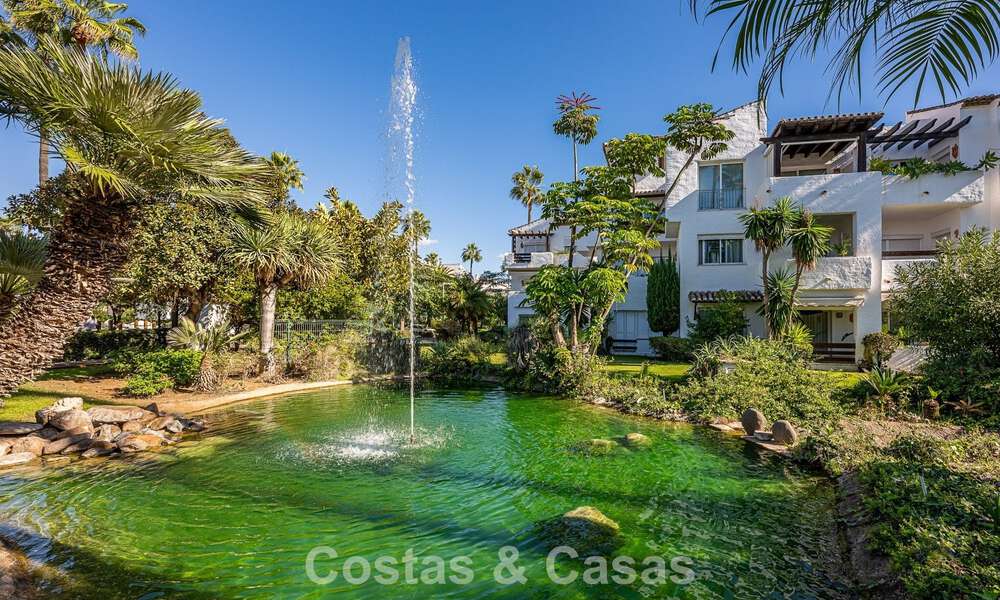 Elegant gerenoveerd appartement te koop op loopafstand van het strand op de New Golden Mile tussen Marbella en Estepona 797235