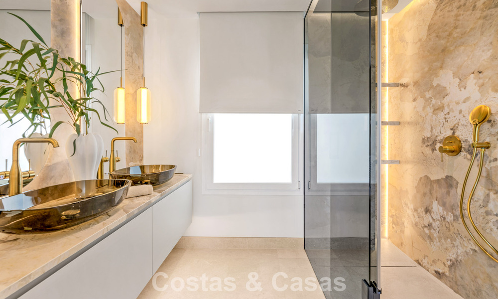 Elegant gerenoveerd appartement te koop op loopafstand van het strand op de New Golden Mile tussen Marbella en Estepona 797254