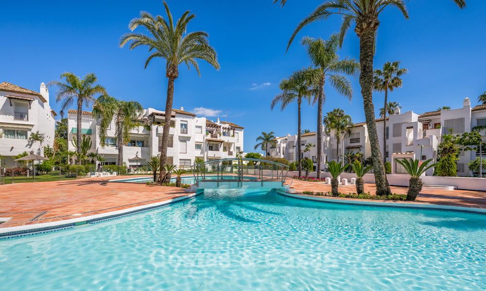 Elegant gerenoveerd appartement te koop op loopafstand van het strand op de New Golden Mile tussen Marbella en Estepona 797257