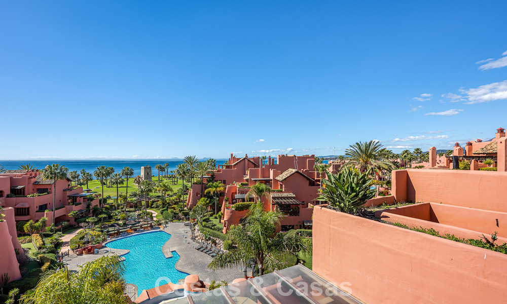 Luxueus duplex penthouse te koop in een vijfsterren strandcomplex op de New Golden Mile tussen Marbella en Estepona 797268