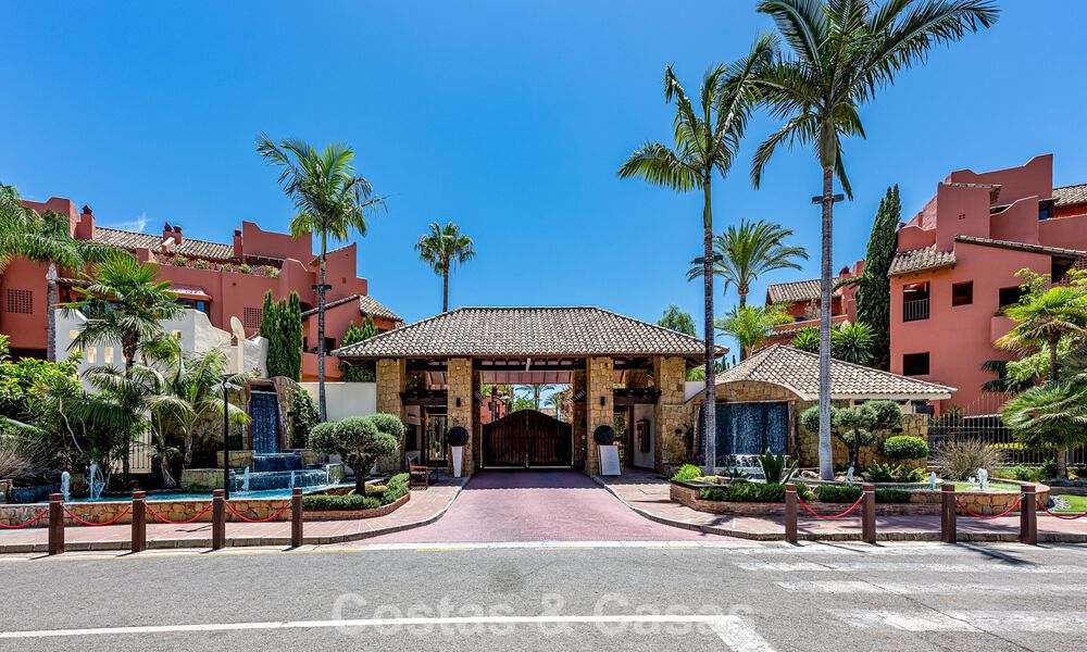 Luxueus duplex penthouse te koop in een vijfsterren strandcomplex op de New Golden Mile tussen Marbella en Estepona 797288