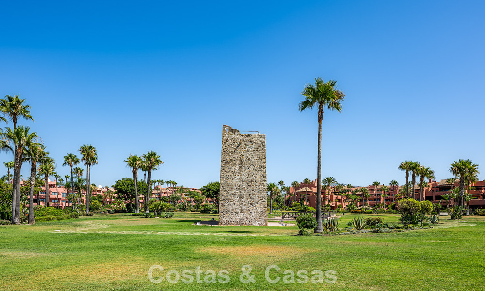 Luxueus duplex penthouse te koop in een vijfsterren strandcomplex op de New Golden Mile tussen Marbella en Estepona 797296