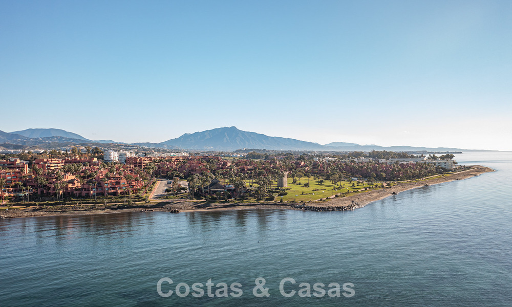 Luxueus duplex penthouse te koop in een vijfsterren strandcomplex op de New Golden Mile tussen Marbella en Estepona 797726