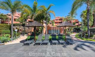 Luxueus duplex penthouse te koop in een vijfsterren strandcomplex op de New Golden Mile tussen Marbella en Estepona 797733 