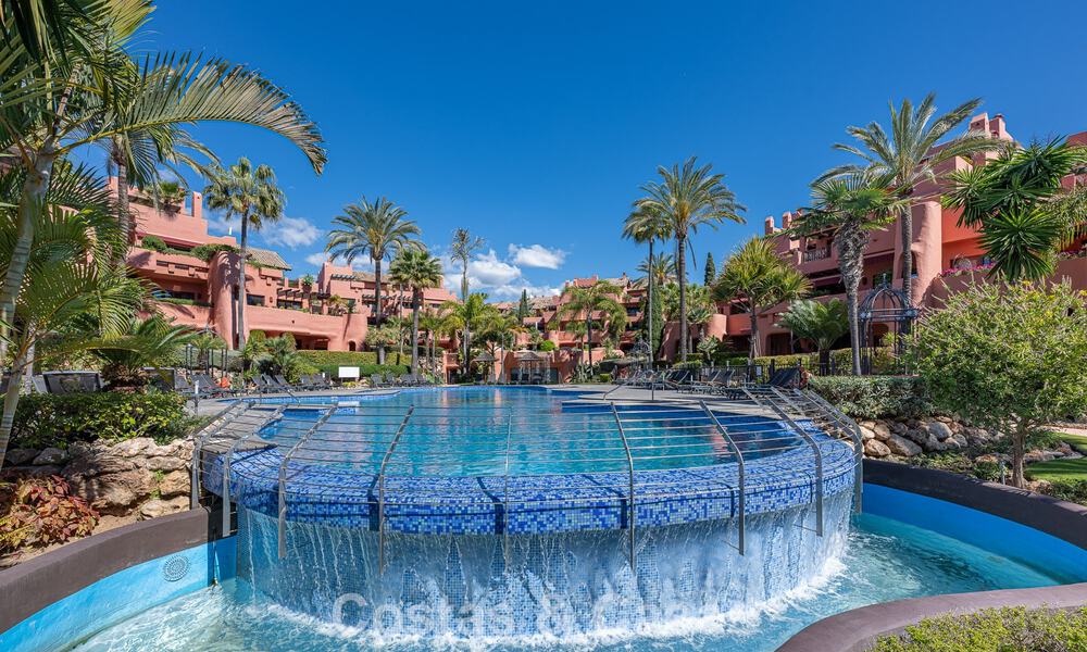 Luxueus duplex penthouse te koop in een vijfsterren strandcomplex op de New Golden Mile tussen Marbella en Estepona 797734