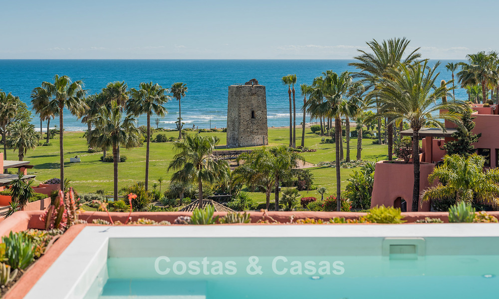 Luxueus duplex penthouse te koop in een vijfsterren strandcomplex op de New Golden Mile tussen Marbella en Estepona 797747