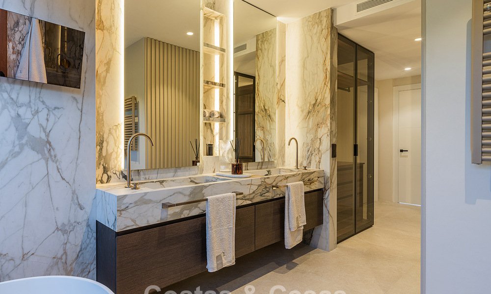 Luxueus duplex penthouse te koop in een vijfsterren strandcomplex op de New Golden Mile tussen Marbella en Estepona 797792