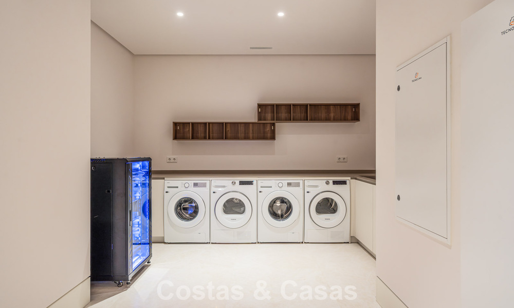 Gesofisticeerde luxevilla te koop in een exclusieve, rustige, gated woonwijk op de Golden Mile van Marbella 798020