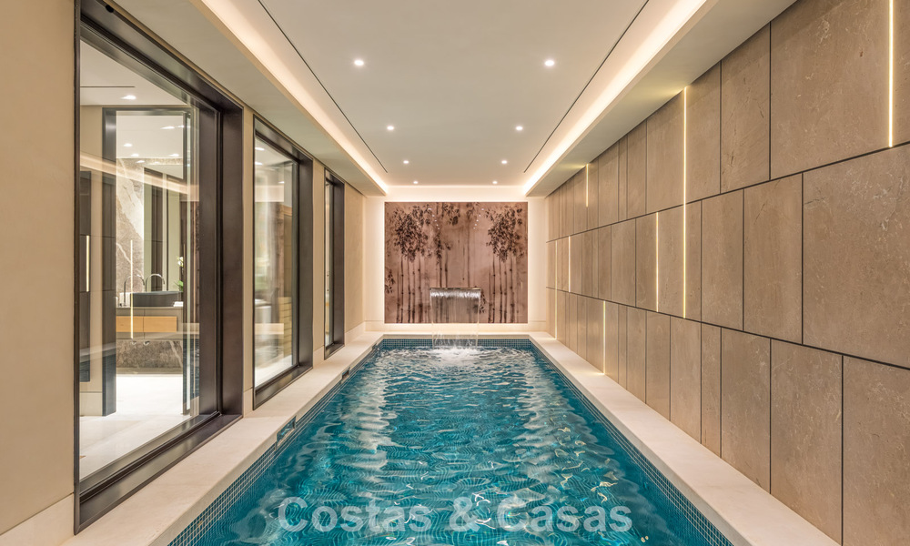Gesofisticeerde luxevilla te koop in een exclusieve, rustige, gated woonwijk op de Golden Mile van Marbella 798026