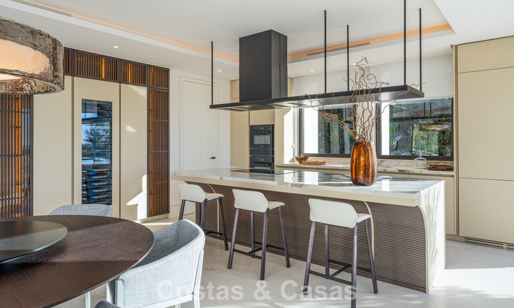 Gesofisticeerde luxevilla te koop in een exclusieve, rustige, gated woonwijk op de Golden Mile van Marbella 798027