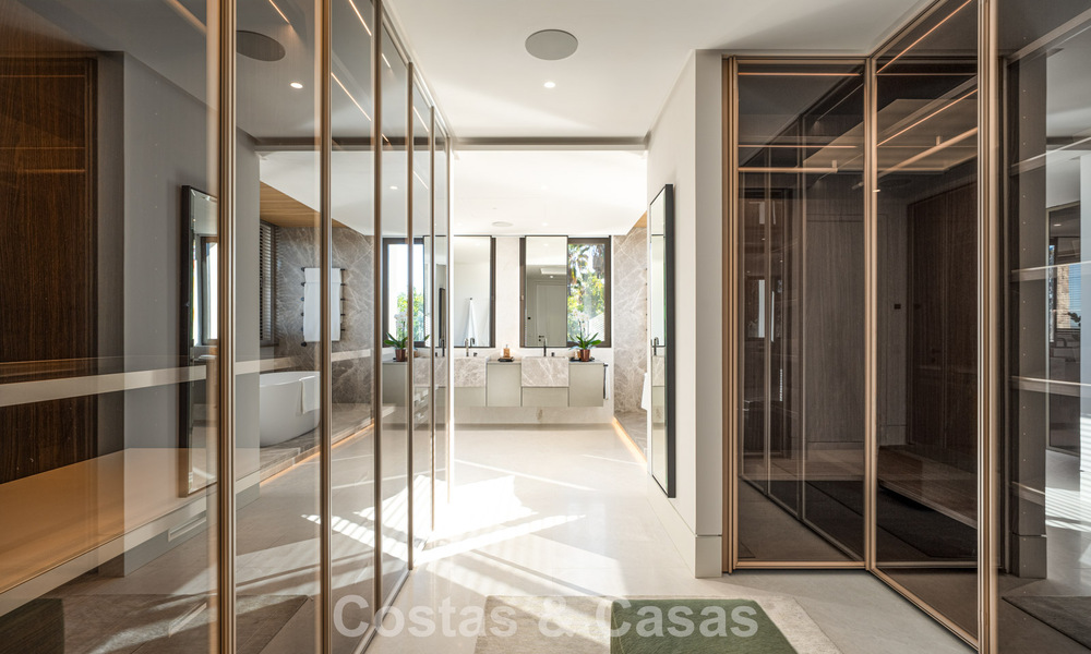 Gesofisticeerde luxevilla te koop in een exclusieve, rustige, gated woonwijk op de Golden Mile van Marbella 798030
