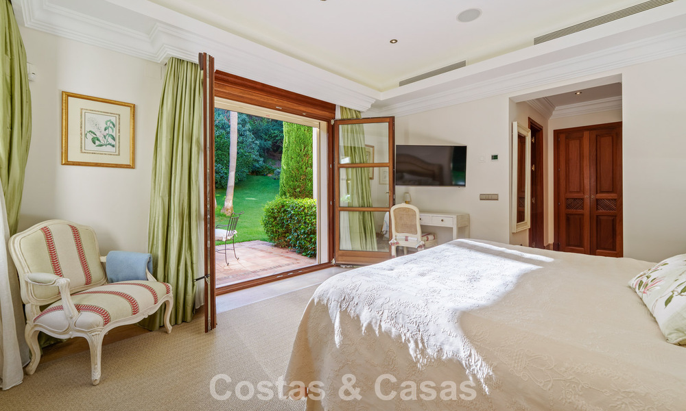 Opmerkelijke, Spaanse luxevilla met zeezicht te koop in een groene oase aan de Golden Mile van Marbella 798170