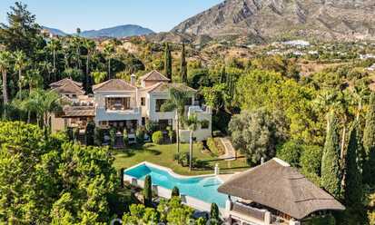 Opmerkelijke, Spaanse luxevilla met zeezicht te koop in een groene oase aan de Golden Mile van Marbella 798178