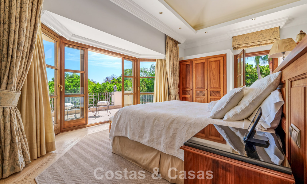 Opmerkelijke, Spaanse luxevilla met zeezicht te koop in een groene oase aan de Golden Mile van Marbella 798186