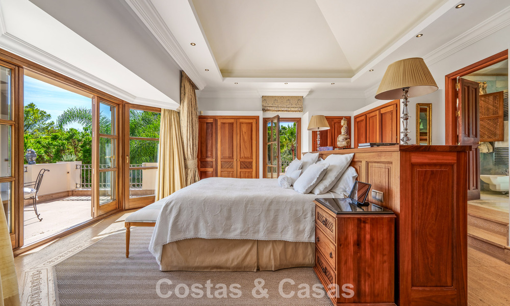 Opmerkelijke, Spaanse luxevilla met zeezicht te koop in een groene oase aan de Golden Mile van Marbella 798187