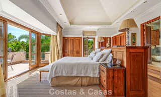 Opmerkelijke, Spaanse luxevilla met zeezicht te koop in een groene oase aan de Golden Mile van Marbella 798187 