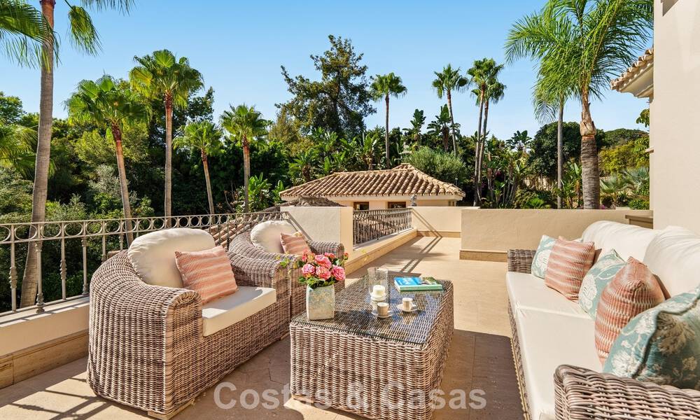 Opmerkelijke, Spaanse luxevilla met zeezicht te koop in een groene oase aan de Golden Mile van Marbella 798191