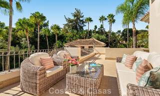 Opmerkelijke, Spaanse luxevilla met zeezicht te koop in een groene oase aan de Golden Mile van Marbella 798191 