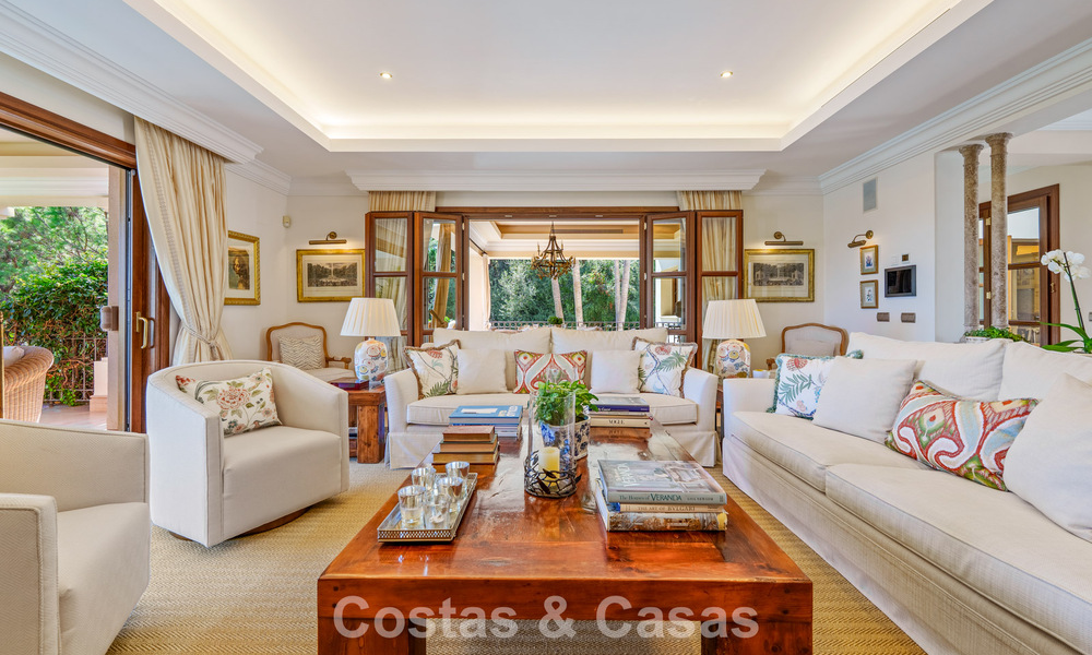 Opmerkelijke, Spaanse luxevilla met zeezicht te koop in een groene oase aan de Golden Mile van Marbella 798192