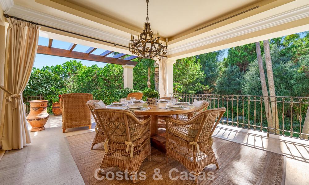 Opmerkelijke, Spaanse luxevilla met zeezicht te koop in een groene oase aan de Golden Mile van Marbella 798195