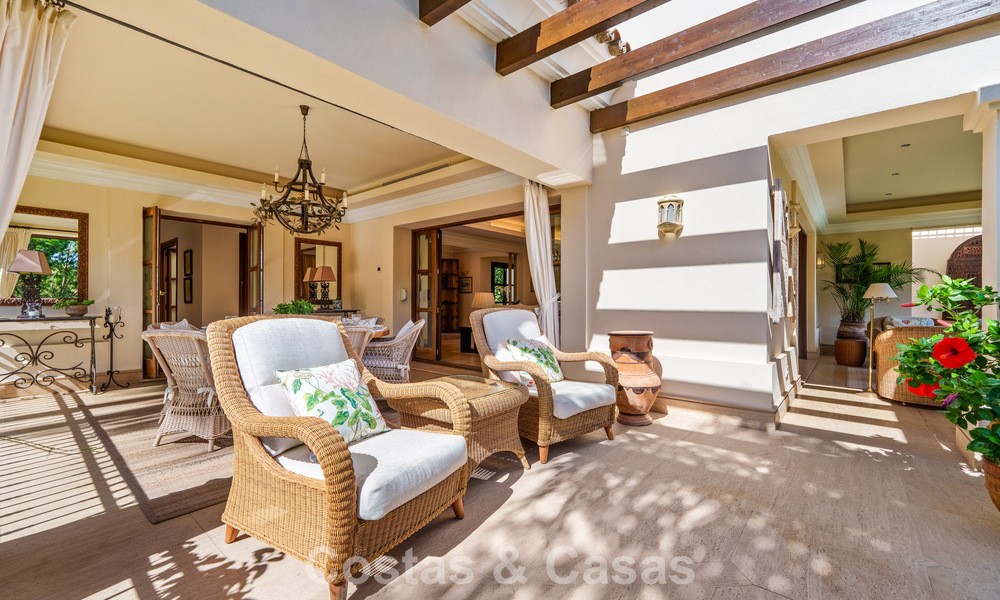Opmerkelijke, Spaanse luxevilla met zeezicht te koop in een groene oase aan de Golden Mile van Marbella 798196
