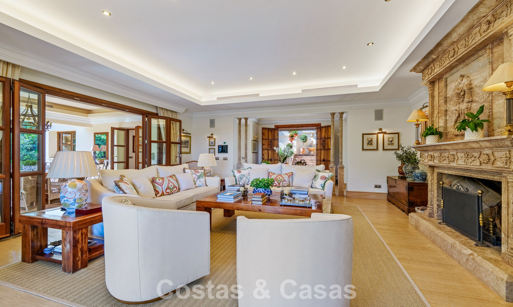 Opmerkelijke, Spaanse luxevilla met zeezicht te koop in een groene oase aan de Golden Mile van Marbella 798197