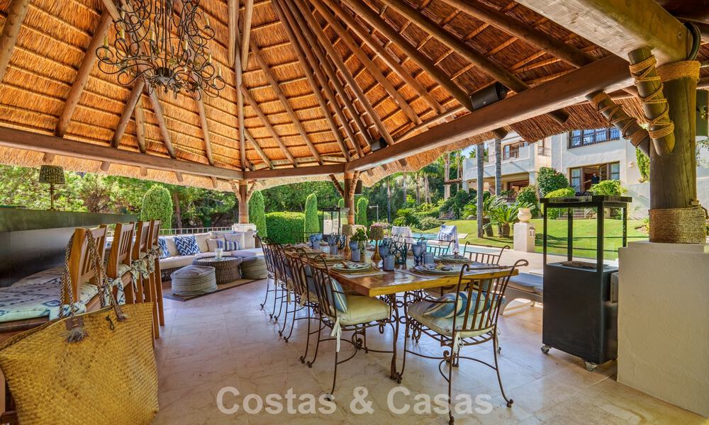 Opmerkelijke, Spaanse luxevilla met zeezicht te koop in een groene oase aan de Golden Mile van Marbella 798207
