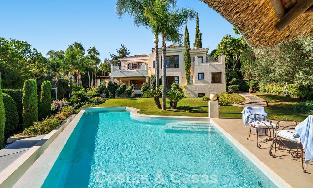 Opmerkelijke, Spaanse luxevilla met zeezicht te koop in een groene oase aan de Golden Mile van Marbella 798208