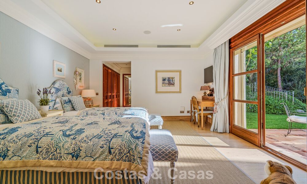 Opmerkelijke, Spaanse luxevilla met zeezicht te koop in een groene oase aan de Golden Mile van Marbella 798219