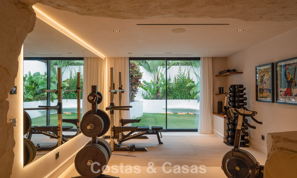 Exclusieve luxevilla met spectaculair indoor en outdoor zwembad te koop in Nueva Andalucía, Marbella 798072