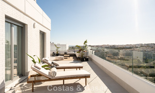 Modern penthouse met ‘wraparound’ terras en 360° uitzicht te koop in Nueva Andalucia, Marbella 798073 
