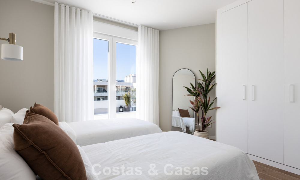 Modern penthouse met ‘wraparound’ terras en 360° uitzicht te koop in Nueva Andalucia, Marbella 798082