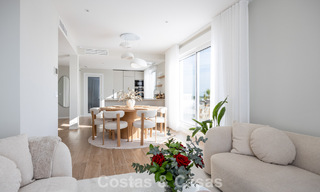 Modern penthouse met ‘wraparound’ terras en 360° uitzicht te koop in Nueva Andalucia, Marbella 798092 