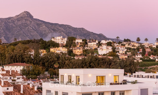 Modern penthouse met ‘wraparound’ terras en 360° uitzicht te koop in Nueva Andalucia, Marbella 798102 