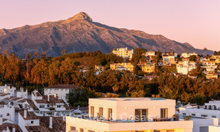 Modern penthouse met ‘wraparound’ terras en 360° uitzicht te koop in Nueva Andalucia, Marbella 798103 