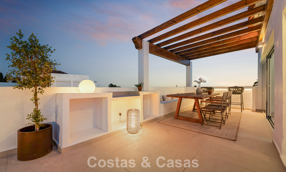 Gerenoveerd schakelwoning te koop aan de Golden Mile op loopafstand van het strand en Puente Romano, Marbella 797316