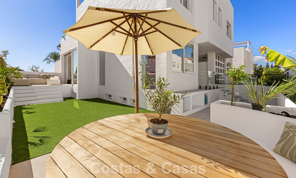 Gerenoveerd schakelwoning te koop aan de Golden Mile op loopafstand van het strand en Puente Romano, Marbella 797333