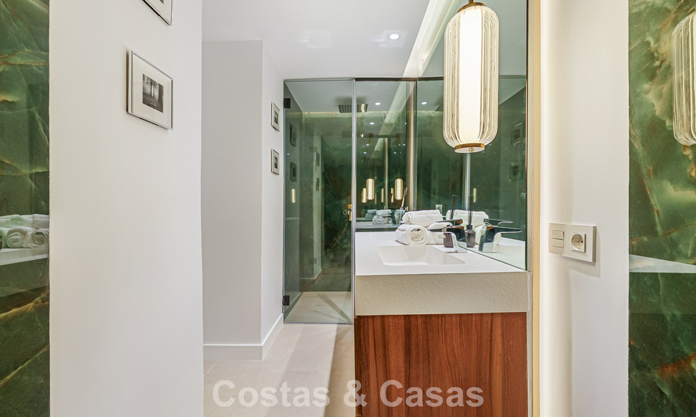 Gerenoveerd schakelwoning te koop aan de Golden Mile op loopafstand van het strand en Puente Romano, Marbella 797337