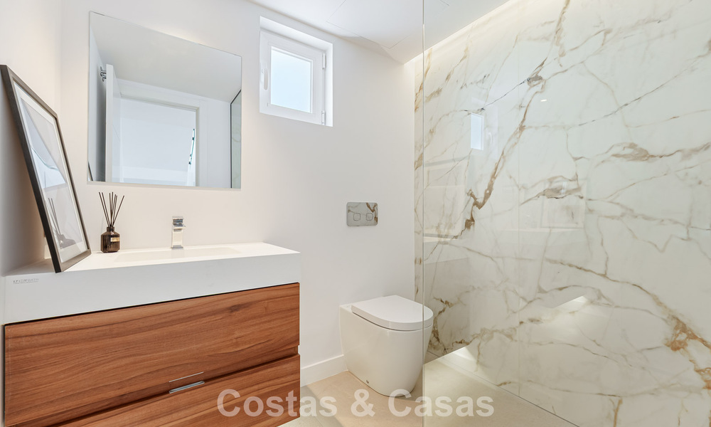 Gerenoveerd schakelwoning te koop aan de Golden Mile op loopafstand van het strand en Puente Romano, Marbella 797340