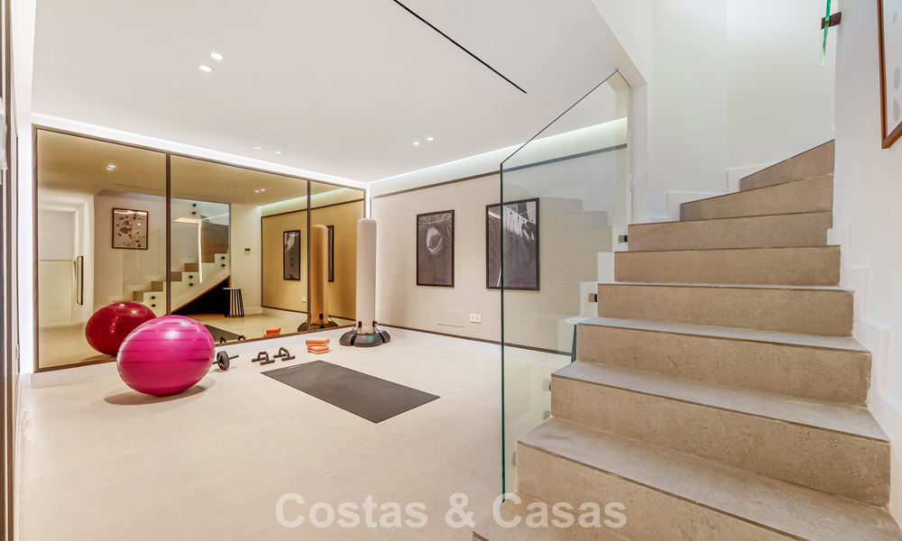 Gerenoveerd schakelwoning te koop aan de Golden Mile op loopafstand van het strand en Puente Romano, Marbella 797352