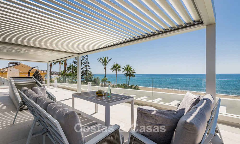 Exclusieve, moderne strandvilla te koop met directe toegang tot het strand in Mijas, Costa del Sol 797381