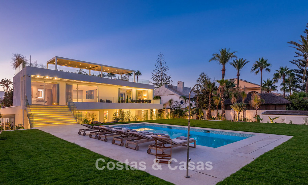 Exclusieve, moderne strandvilla te koop met directe toegang tot het strand in Mijas, Costa del Sol 797383
