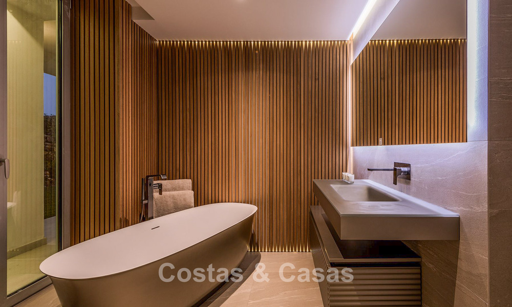 Exclusieve, moderne strandvilla te koop met directe toegang tot het strand in Mijas, Costa del Sol 797388