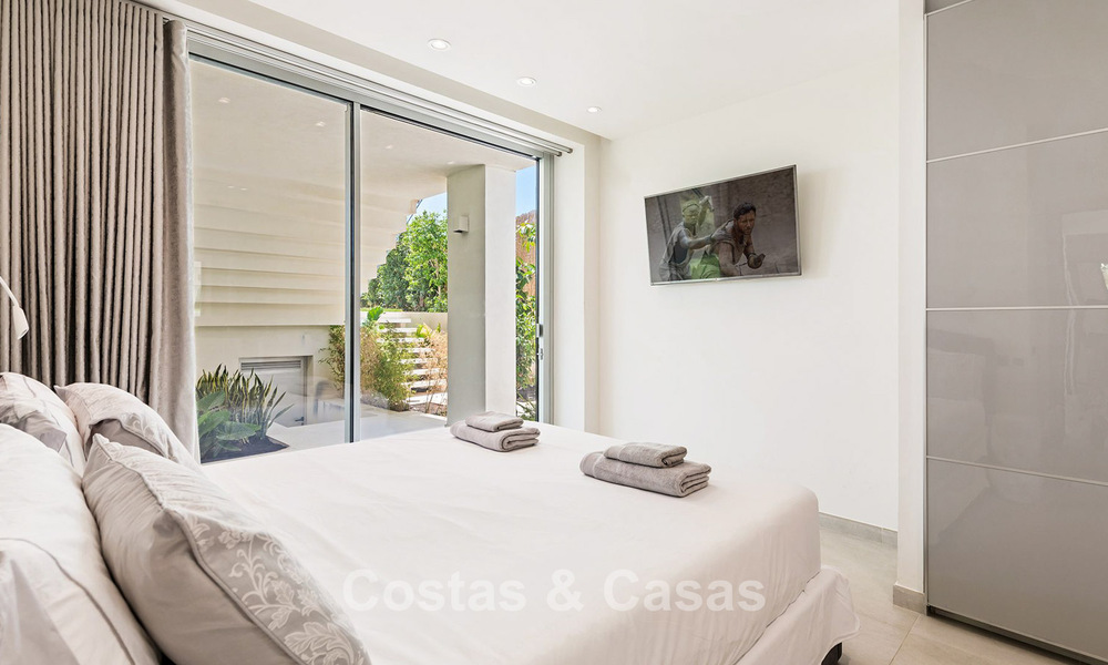 Exclusieve, moderne strandvilla te koop met directe toegang tot het strand in Mijas, Costa del Sol 797389