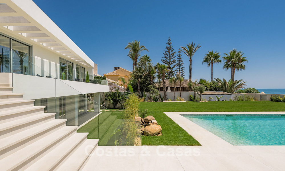 Exclusieve, moderne strandvilla te koop met directe toegang tot het strand in Mijas, Costa del Sol 797401